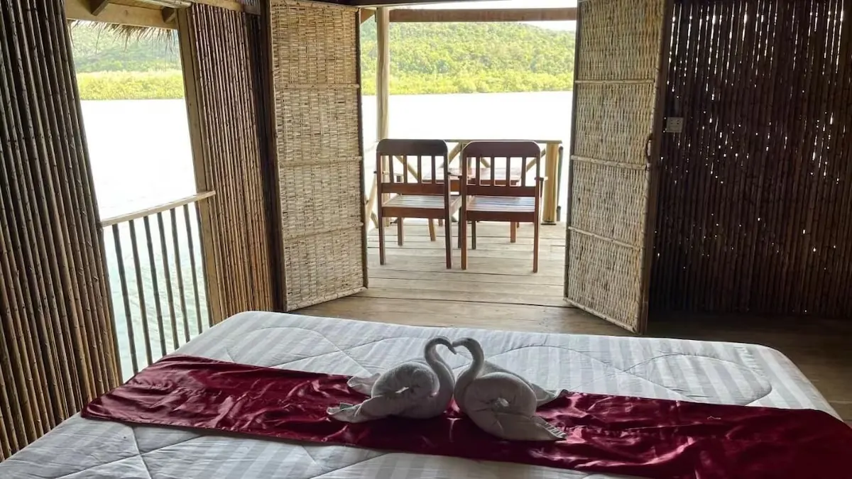 Bungalow river balcony