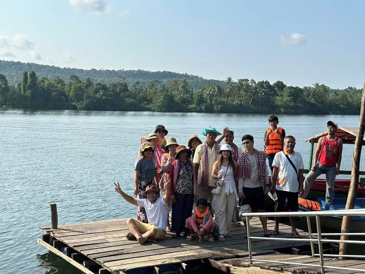 Guests at the river dock