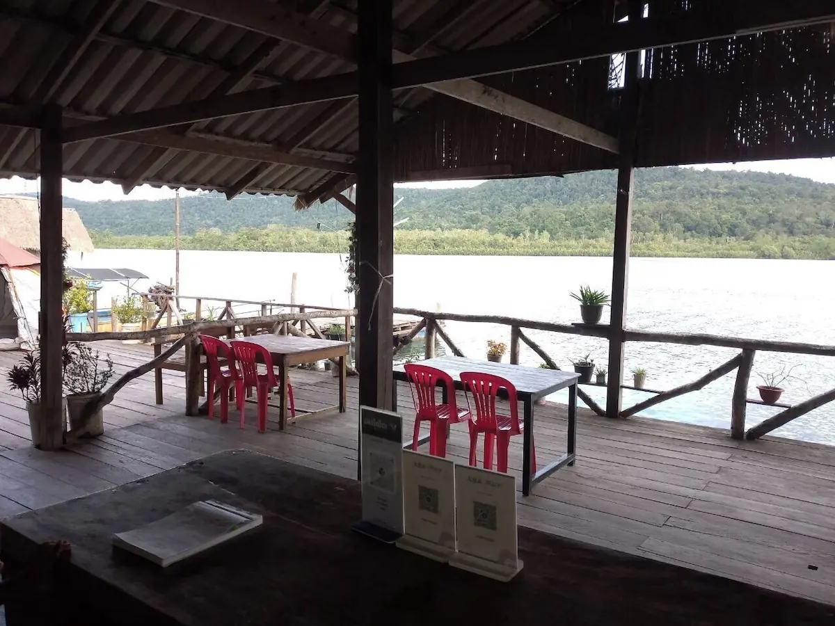 Open-air dining deck